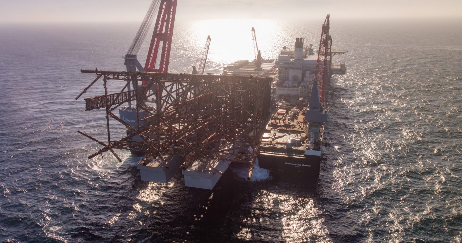 Giant ‘Pioneering Spirit’ Shows Off New Jacket-Lifting System