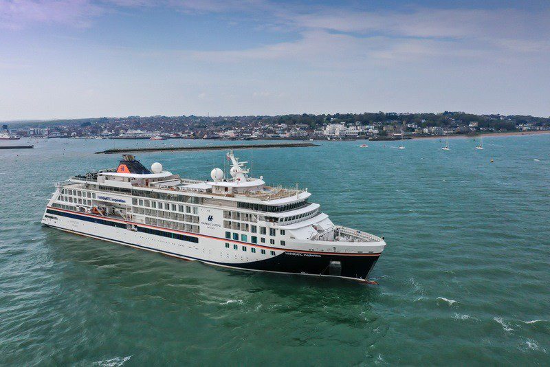 Hanseatic Inspiration Makes Inaugural Call to Cowes Hanseatic Inspiration Makes Inaugural Call to Cowes
