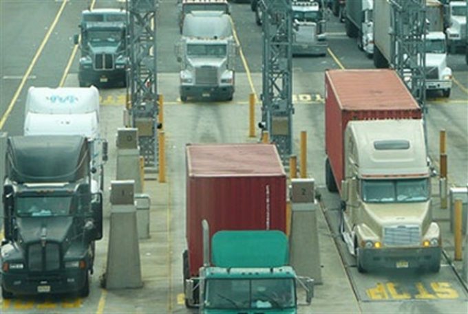 Hard-pressed US truckers see recession looming on the road ahead