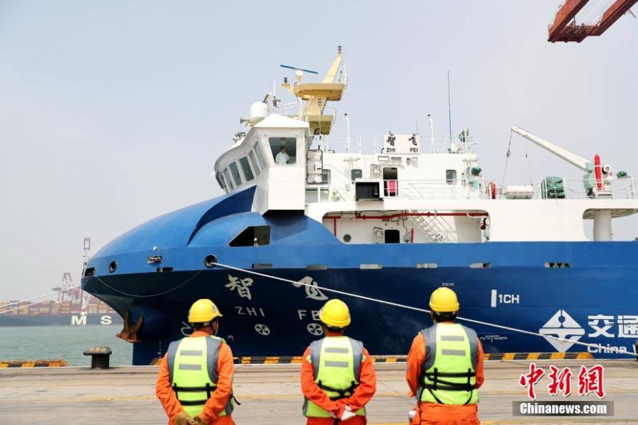 China launches autonomous container ship Zhi Fei