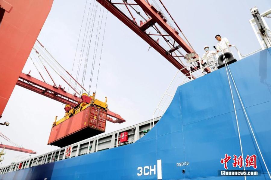 China launches autonomous container ship Zhi Fei