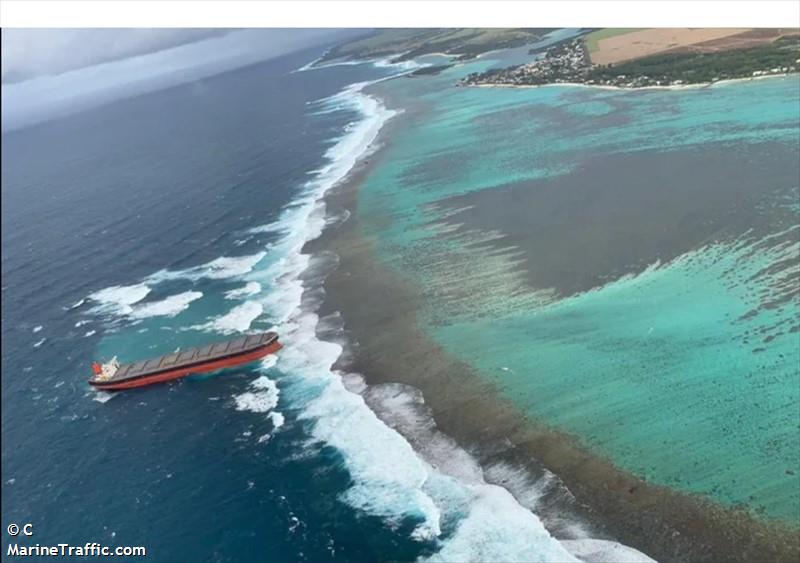 Giant bulk carrier runs aground on reef off Mauritius