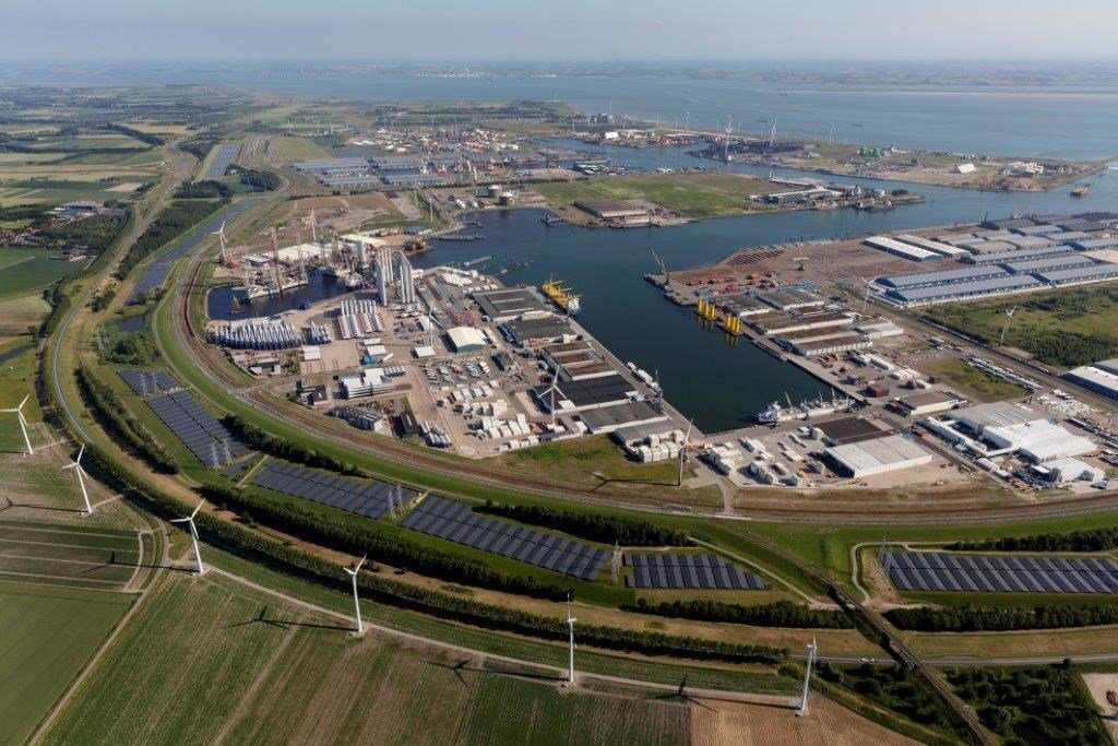 How shipping moves ahead to run on zero-carbon fuels How shipping moves ahead to run on zero-carbon fuels