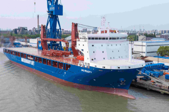 Hudong: world's largest container vessel undocked and MPP heavy lift vessel delivered on the same day