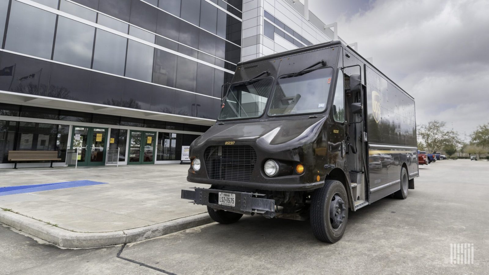 S&P upgrades UPS, says company set new bar for package delivery volumes