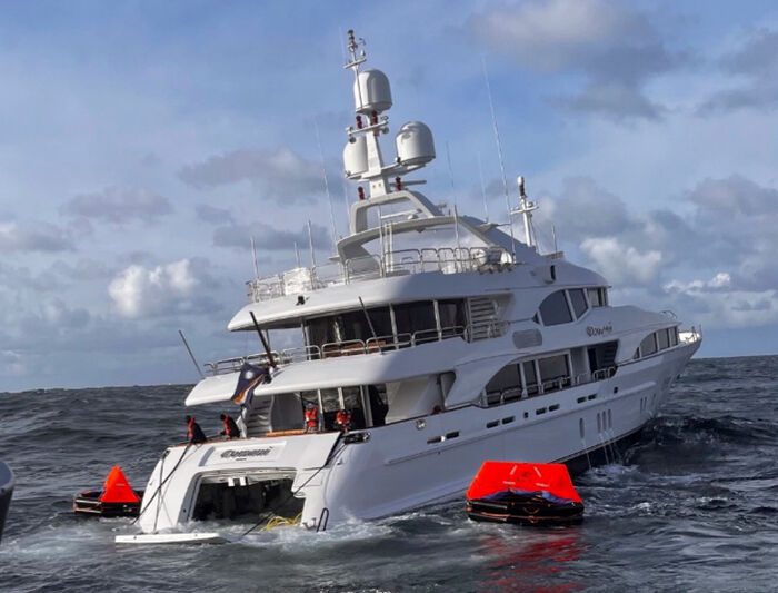VIDEO: 7 rescued as .5m superyacht suffers malfunction in large waves