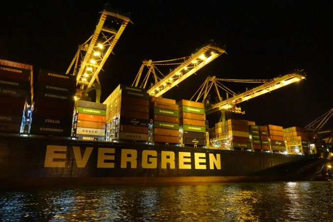 Warring brothers fail to prevent Evergreen Marine share buyback
