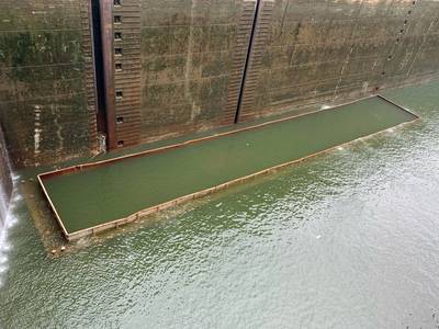 Barge Sinks in Kentucky Lock