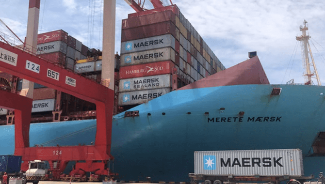China opens cabotage market to foreign carriers, Maersk carries out historical transportation