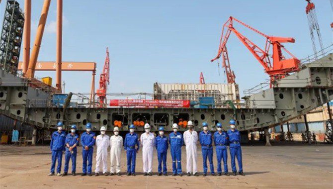 Hudong: two 24000TEUs ULCC docked on the same day