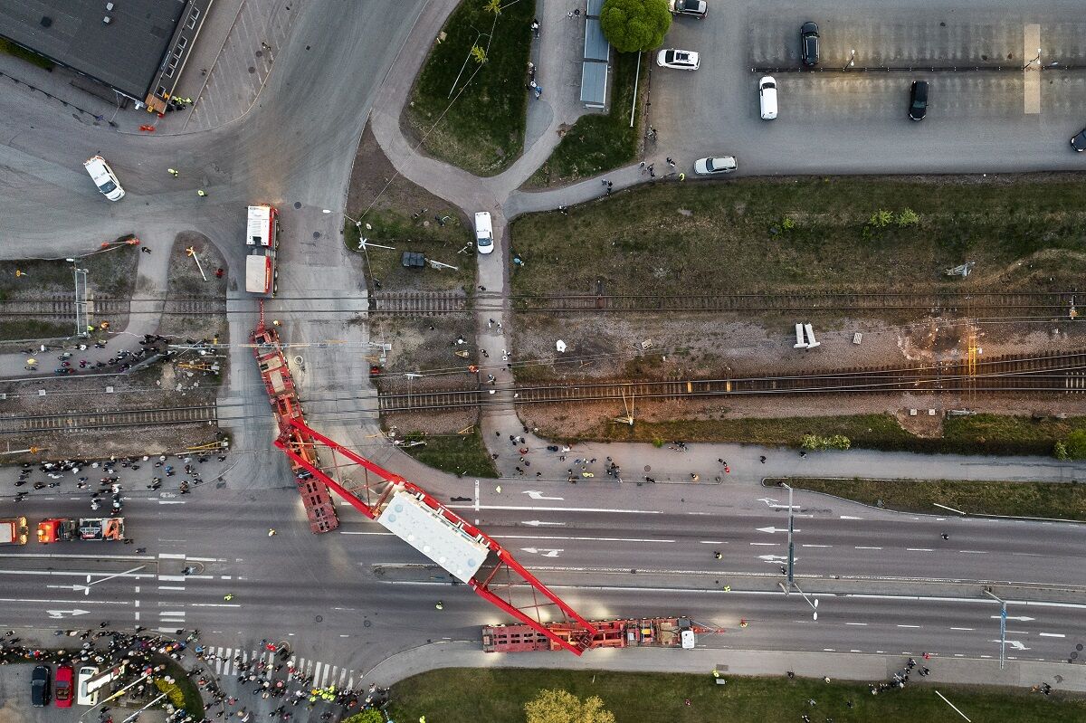 Mammoet completes Sweden’s milestone road transport