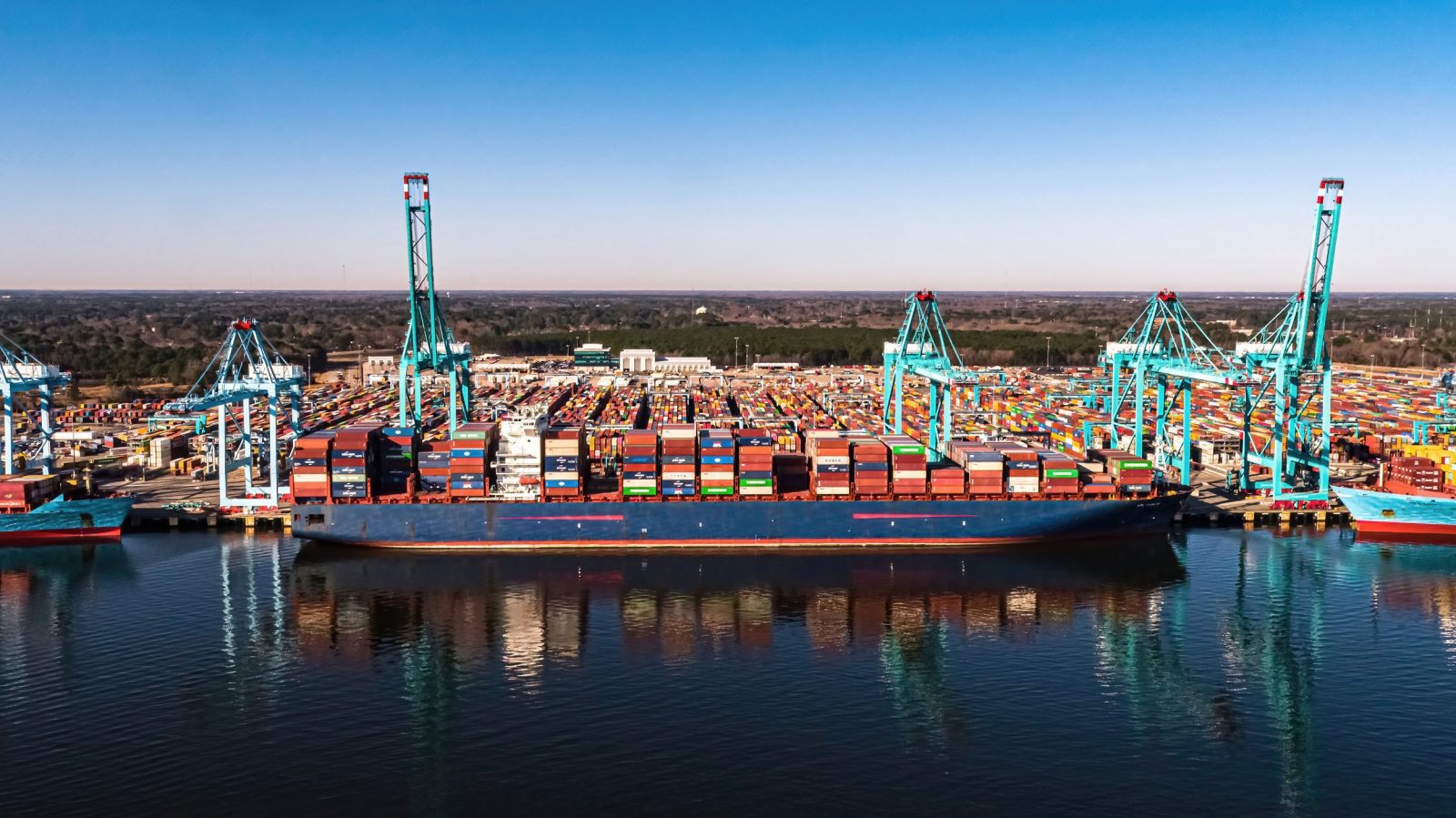 Shipping Decarbonization Weekly Insights -- How shipping moves ahead to run on zero-carbon fuels Shipping Decarbonization Weekly Insights -- How shipping moves ahead to run on zero-carbon fuels