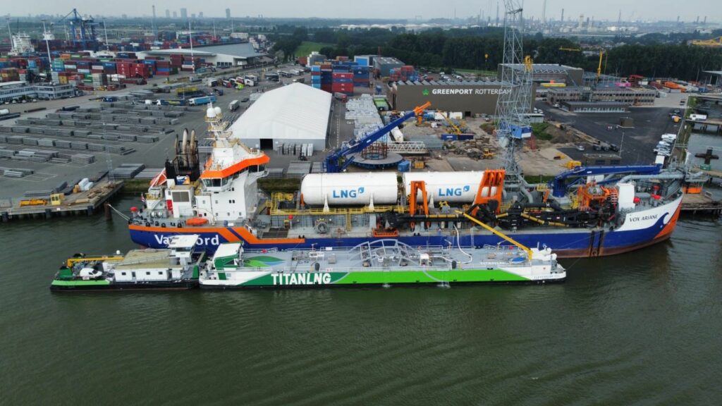 Titan delivers LNG to Vox Ariane dredger
