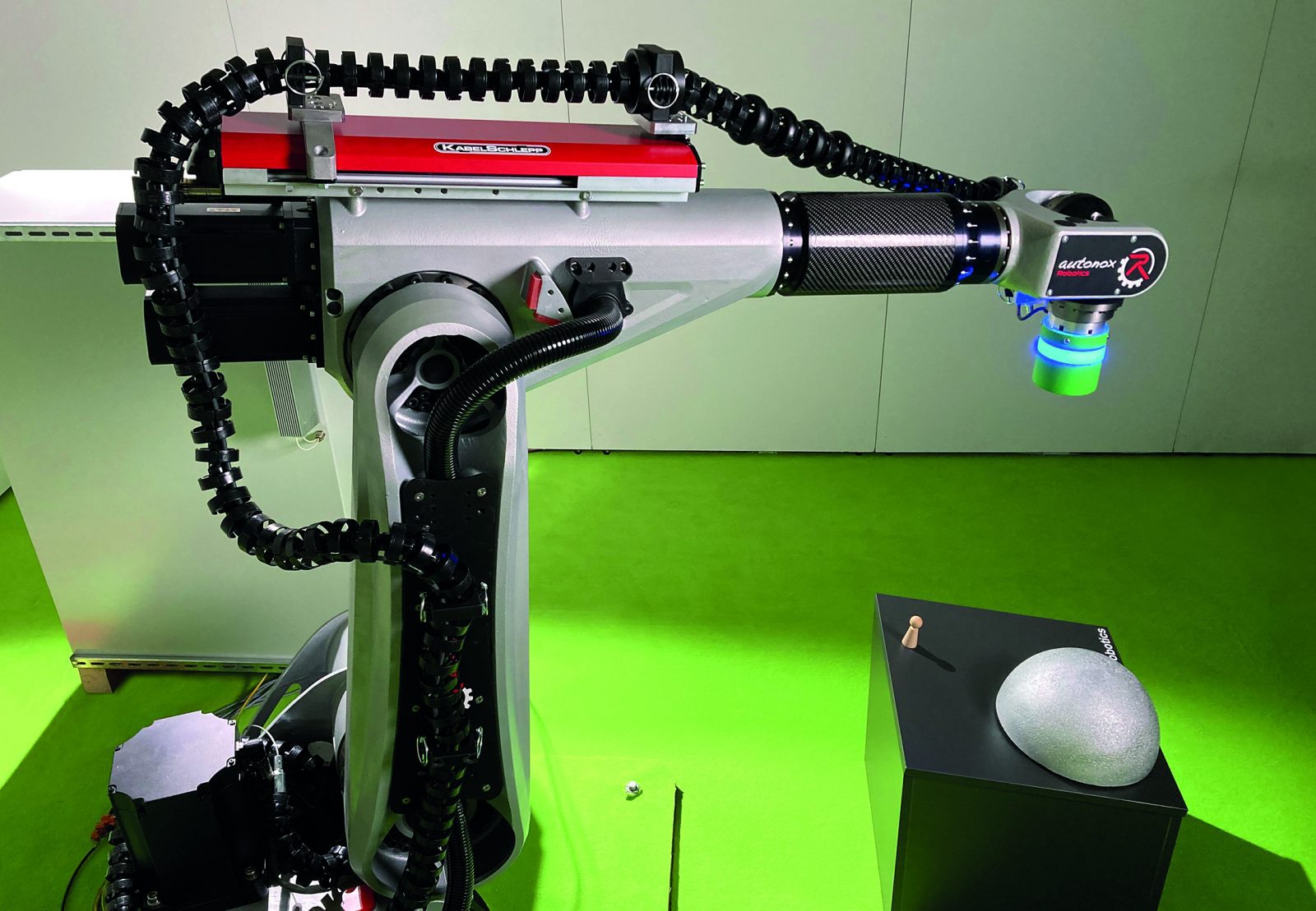 Tsubaki supports automation expert with cable carrier system