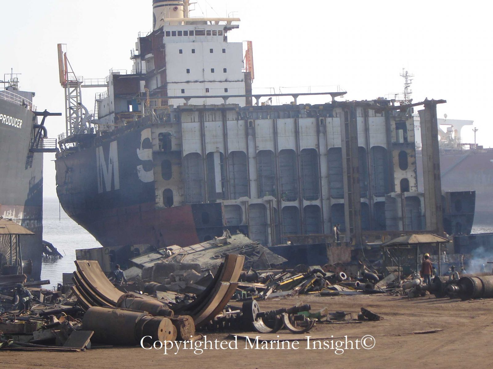 Alang, Gujarat: The World’s Biggest Ship Breaking Yard & A Dangerous Environmental Time Bomb