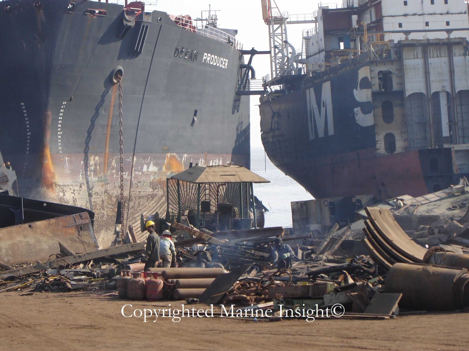 Alang, Gujarat: The World’s Biggest Ship Breaking Yard & A Dangerous Environmental Time Bomb