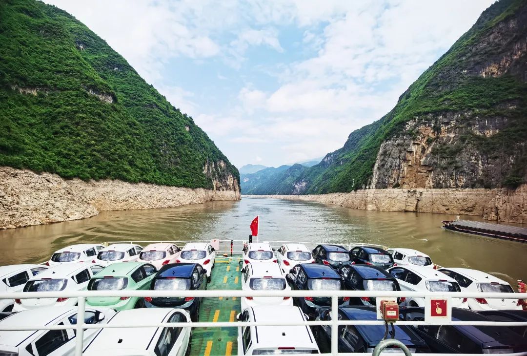 First Modified LNG Dual-fuel Ro-Ro Vessel MIN SHENG HAO Delivered Successfully on the Yangtze River