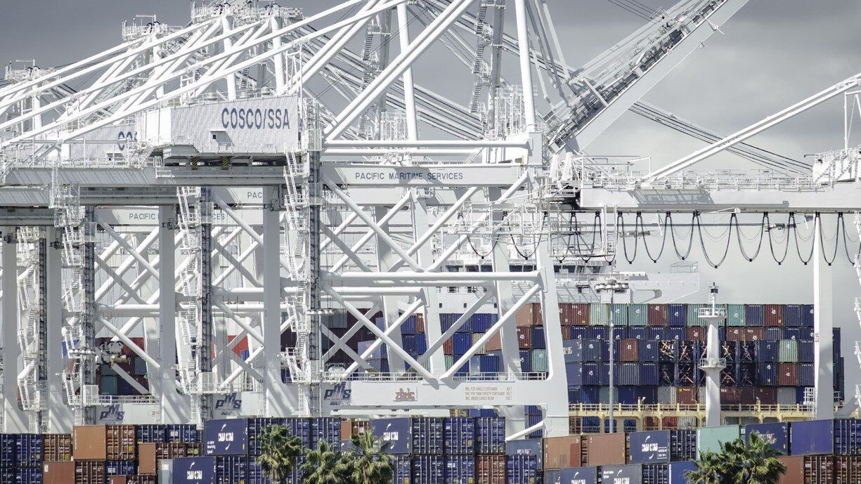 Lawmakers plead for deal ahead of dockworker contract deadline