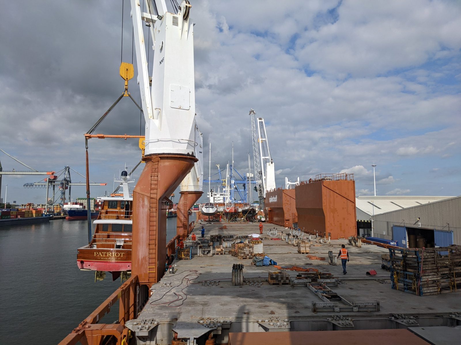 Sevenstar delivers luxury yachts to Rotterdam