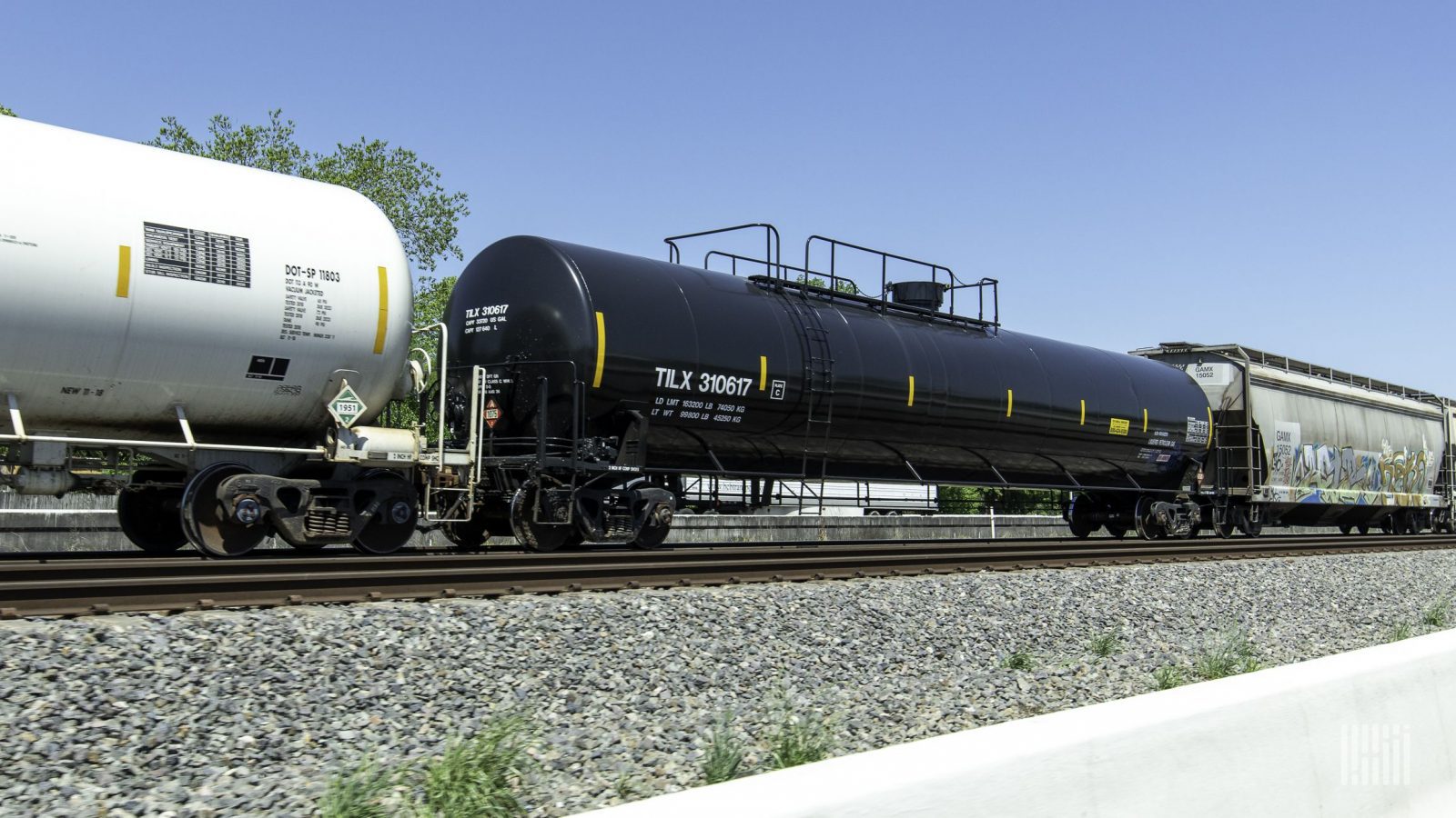 Trinity Industries says improved rail service would benefit railcar lessors