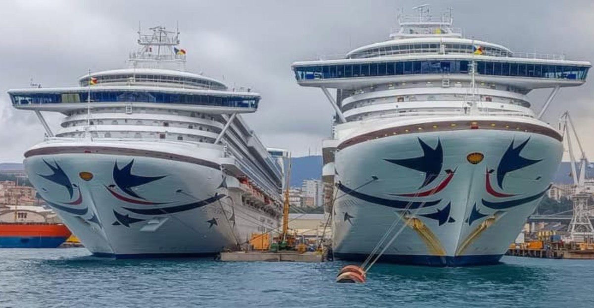 Two P&O Cruise Ships Have Historic Encounter