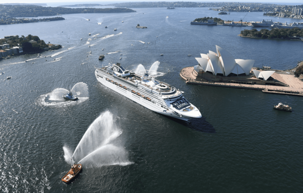 Two P&O Cruise Ships Have Historic Encounter