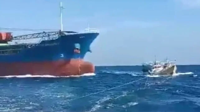 Video: Indonesia Ship Crushes Fishing Boat that Strayed into its Path