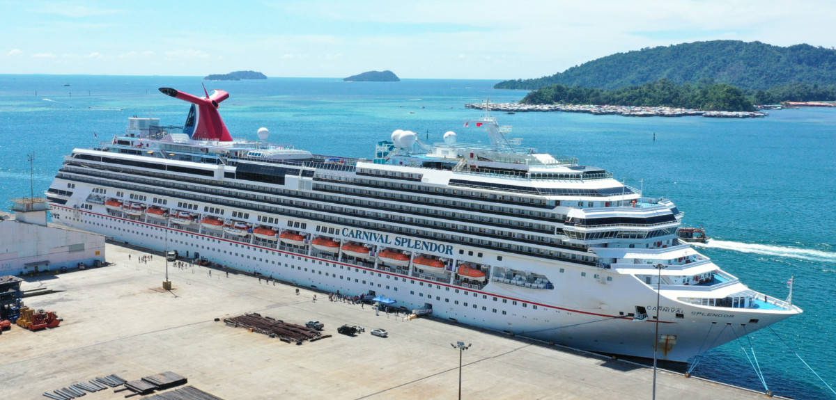 Lucky Carnival Cruise Line Guests Get Free Extra Day Onboard