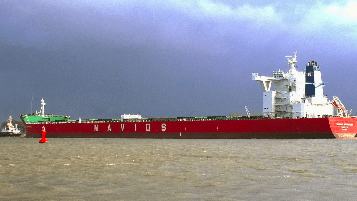 Navios to buy 36 dry bulkers from parent company
