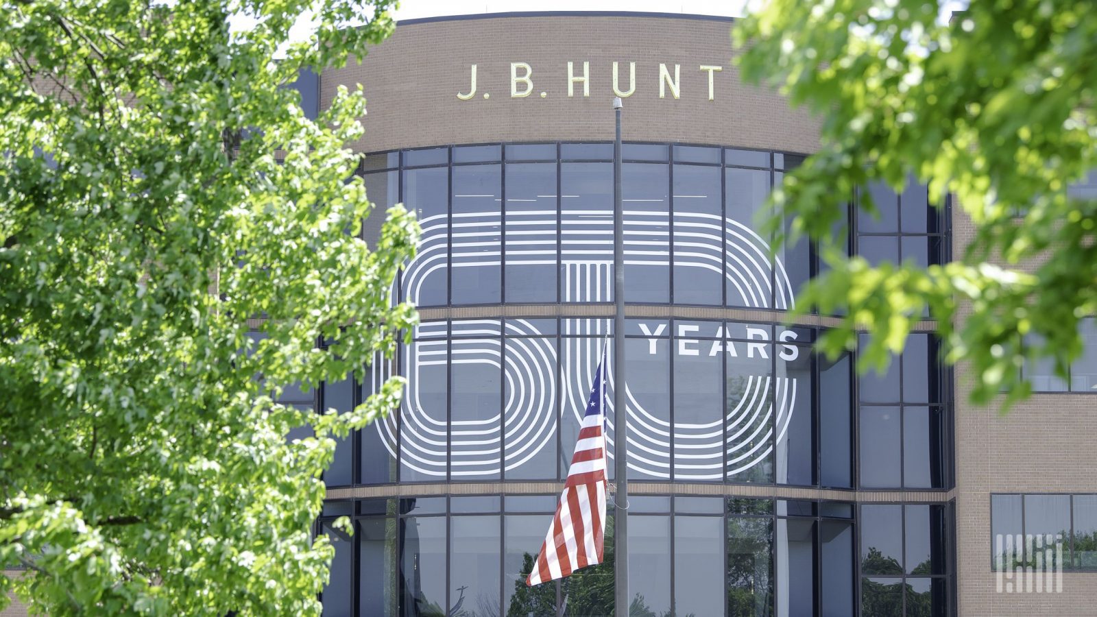 The Log Book: University of Arkansas’ supply chain program renamed to honor J.B. Hunt Transport
