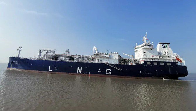 World's largest dual-fuel container ship completes LNG bunkering at Yangshan Port World's largest dual-fuel container ship completes LNG bunkering at Yangshan Port