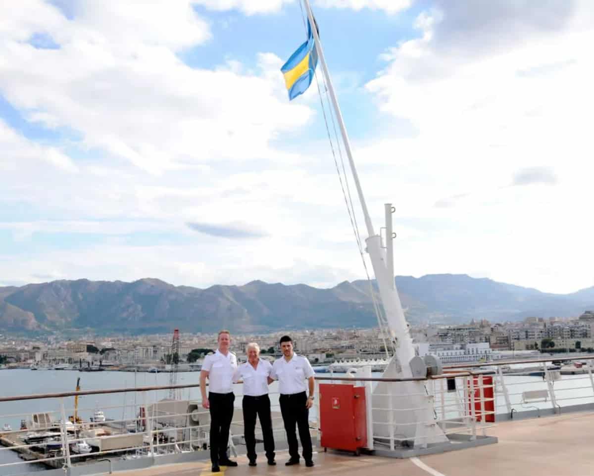Carnival Luminosa Completes Registration With The Bahamas