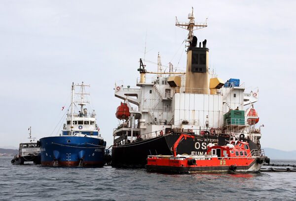 Gibraltar Makes Progress at Pumping Oil from Wrecked Bulker