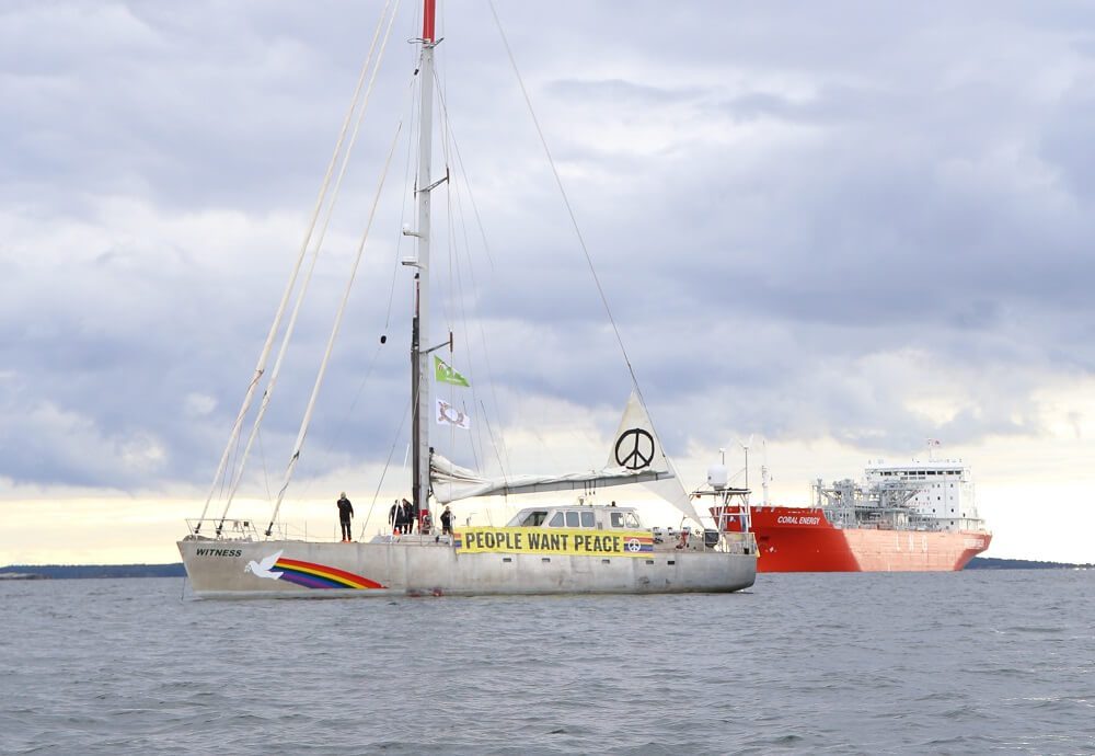 Photos: Greenpeace Campaigners Block Russian LNG Delivery in Finland