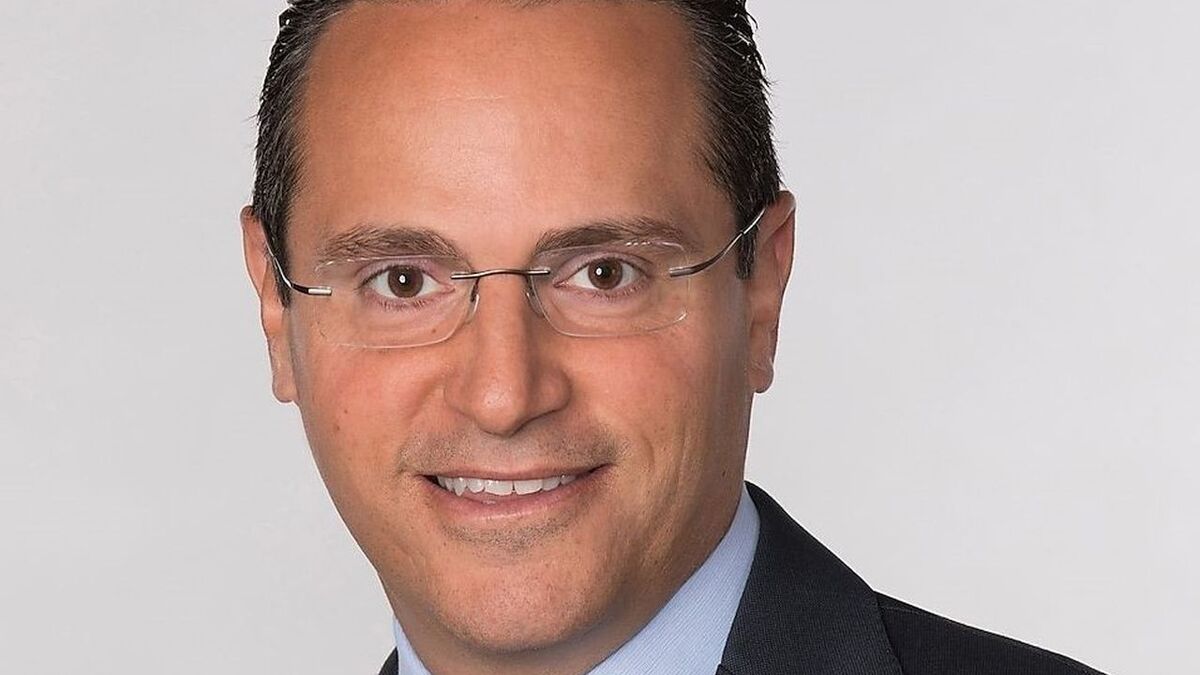 Shell appoints renewables head to succeed chief executive van Beurden