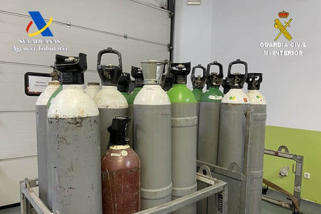 Spanish Customs Finds 400 Kilos of Hash Hidden in Oxygen Bottles Spanish Customs Finds 400 Kilos of Hash Hidden in Oxygen Bottles