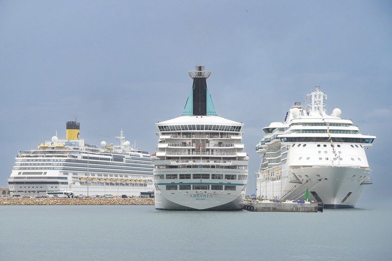 Tarragona Receives Three Ships at the Same Time