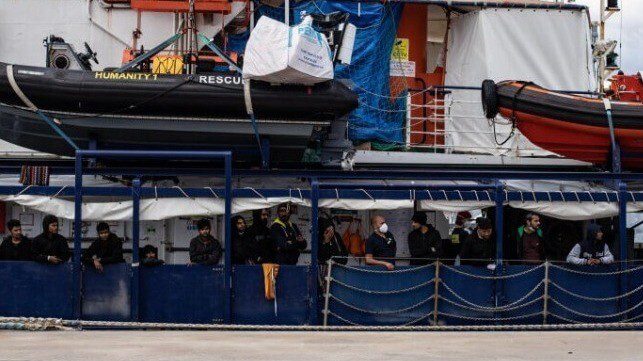NGOs: Italy Prevents Male Migrants From Disembarking Rescue Ships