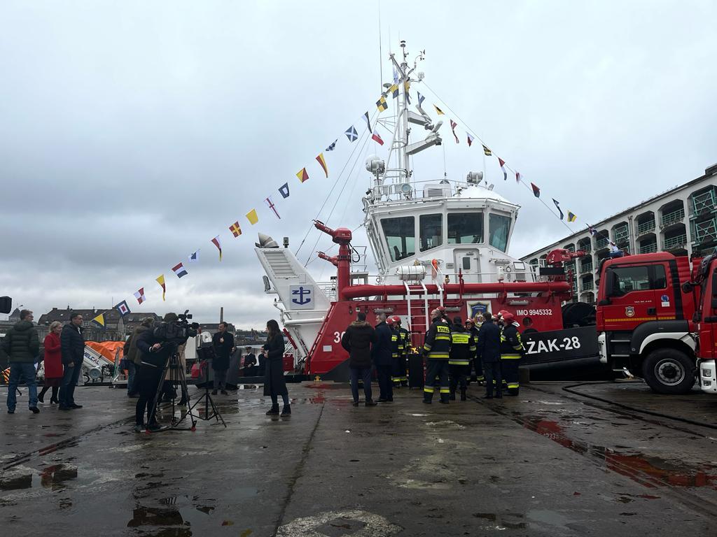Firefighting Vessel Strazak-28 Christened in Szczecin, Joining The Fleet of the Szczecin and Swinoujscie Seaports Authority SA Firefighting Vessel Strazak-28 Christened in Szczecin, Joining The Fleet of the Szczecin and Swinoujscie Seaports Authority SA