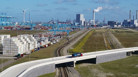 Customs excited about Rotterdam Container Exchange Route