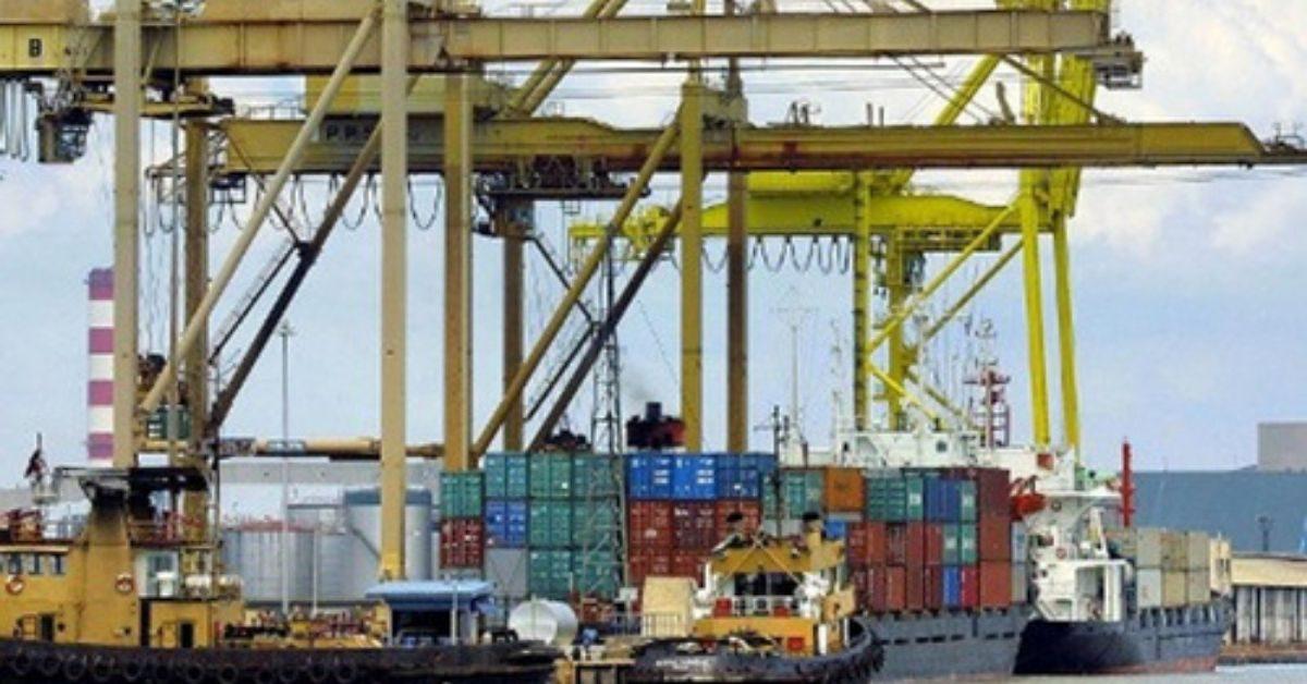 Pakistan govt. plans 50% cut in port wharfage charges