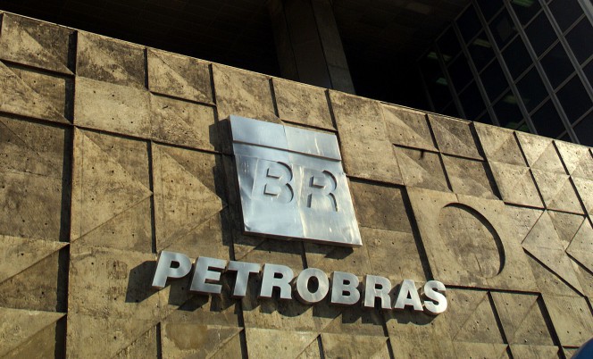 CEO of Brazil oil firm Petrobras to stay in role for now, say sources