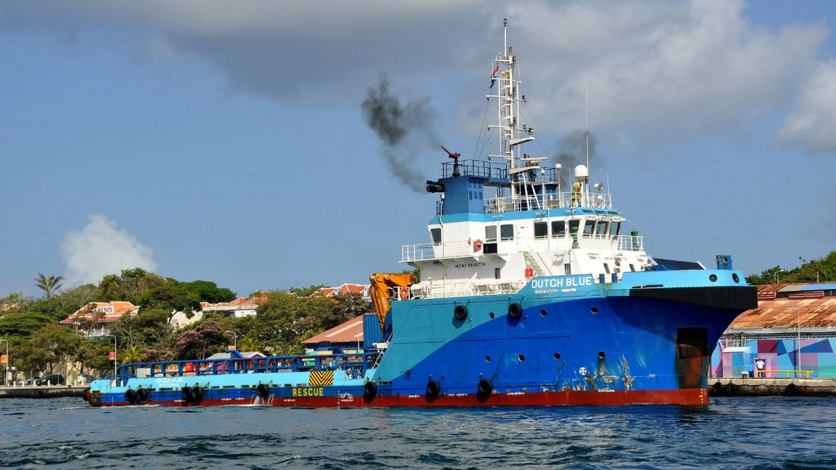 Koole's Dutch Blue AHTS arrives in Curacao after its acquisition to be renamed as Koole 53 (source: Koole Contractors)