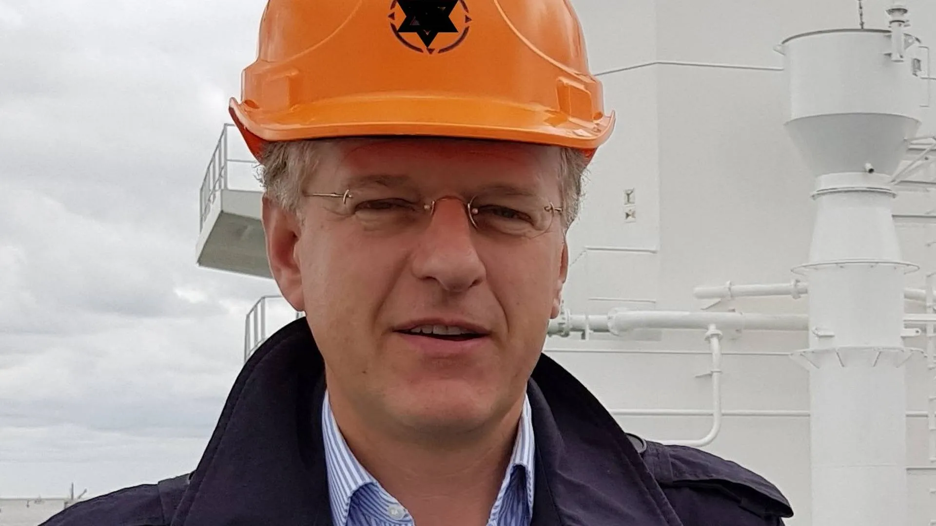 Shipping company prefers seafarers from multiple countries: 