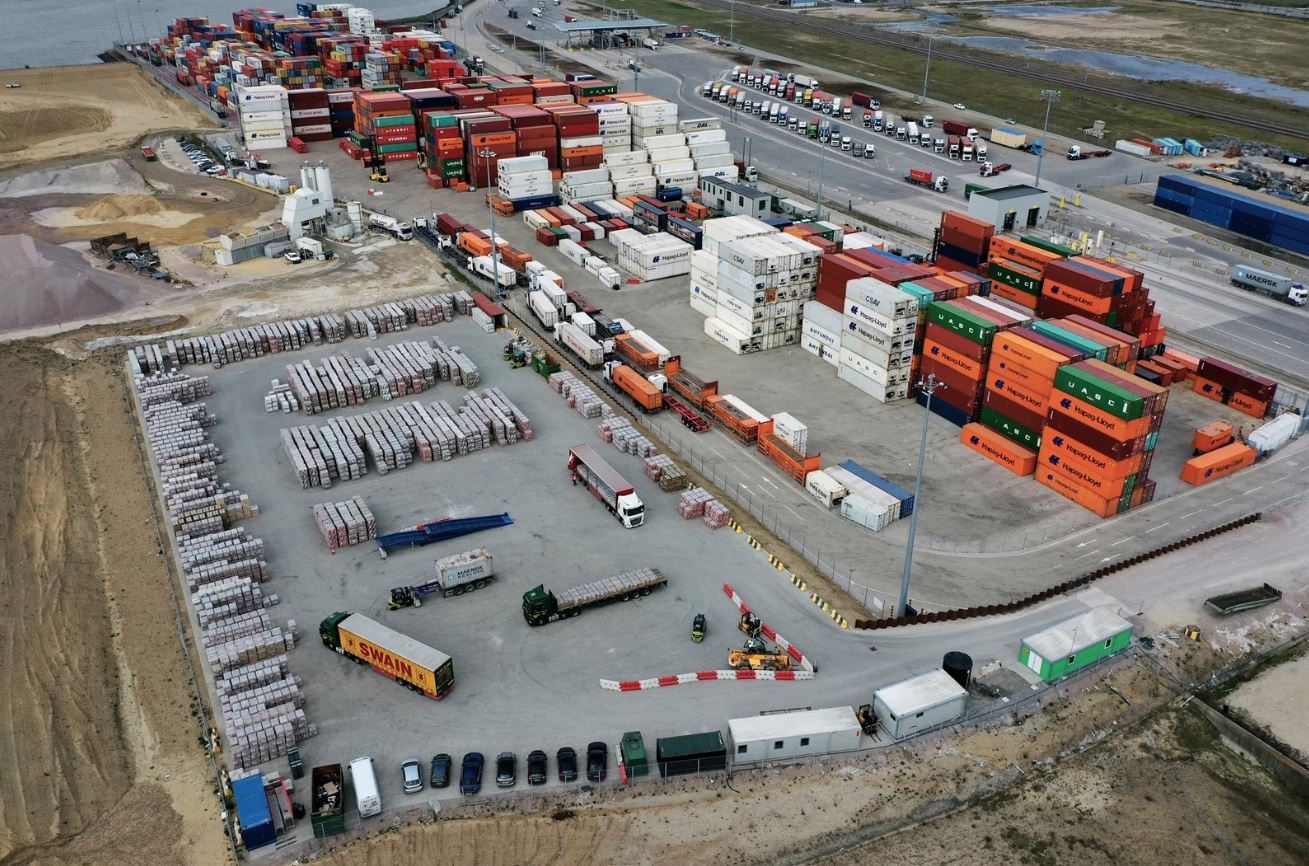 DP World strikes deal for new logistics hub