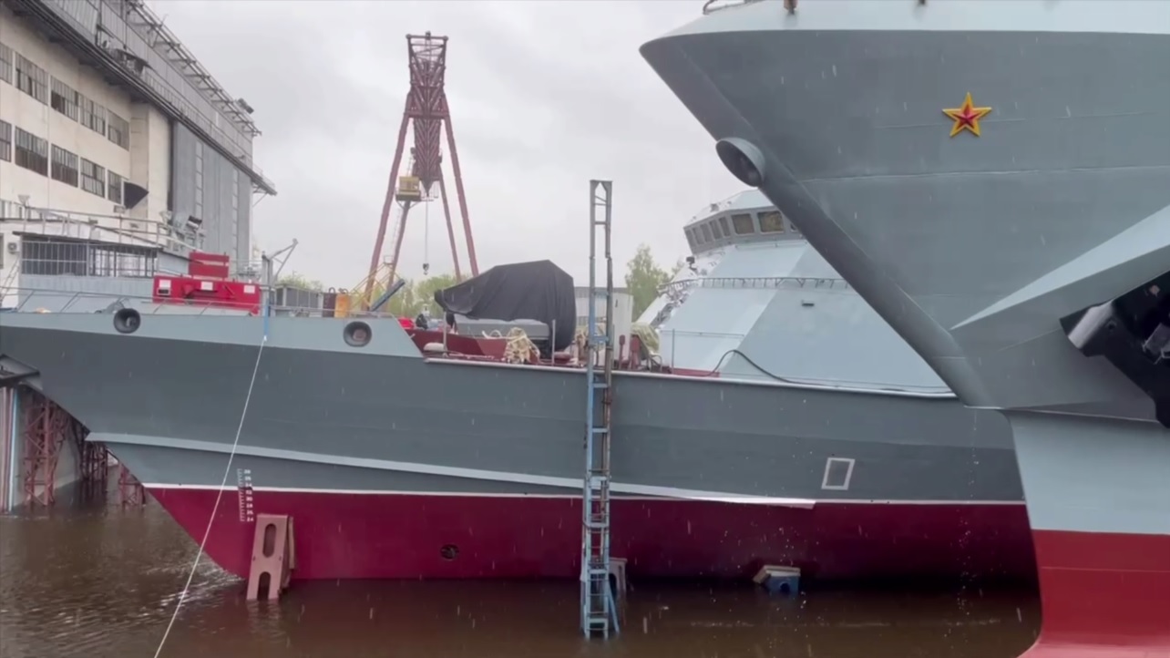 巡逻舰“ Victor the Great ”和小型导弹舰“ Typhoon ”在泽列诺多尔斯克下水