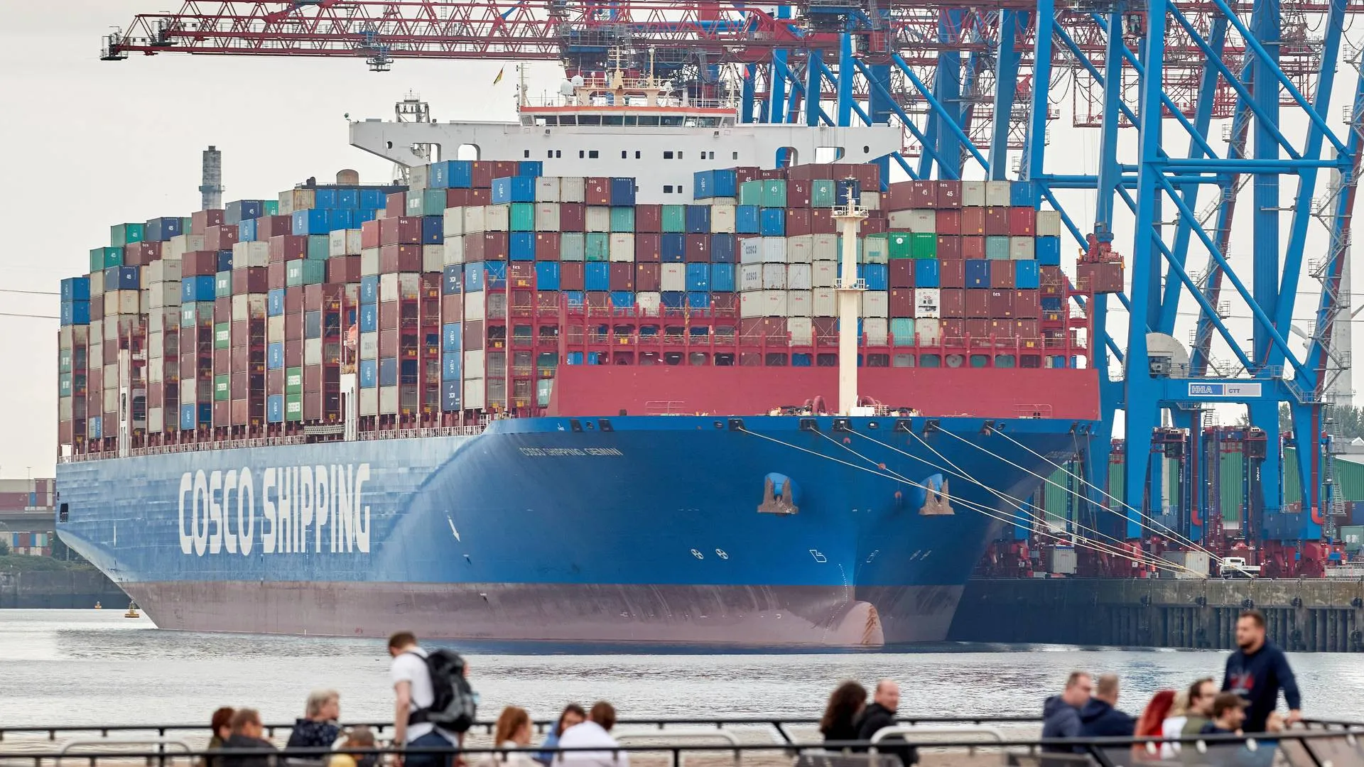 China's Cosco is still courting Germany's largest port