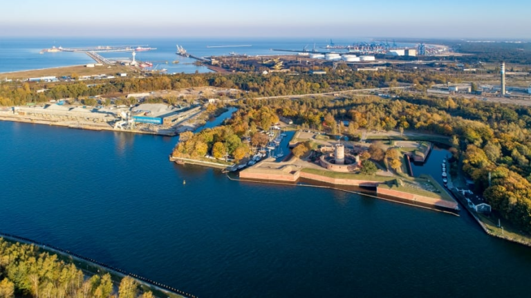 MOL and Gaz-System shake hands on deal for Poland’s first FSRU