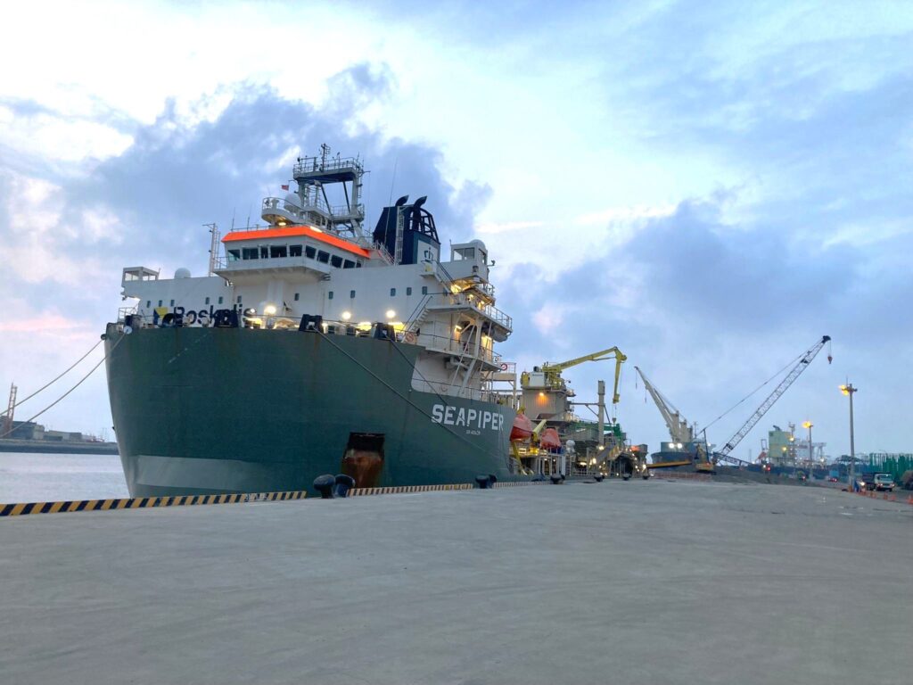 Boskalis expands range of 2023-commissioned vessel with new fallpipe (Photos)