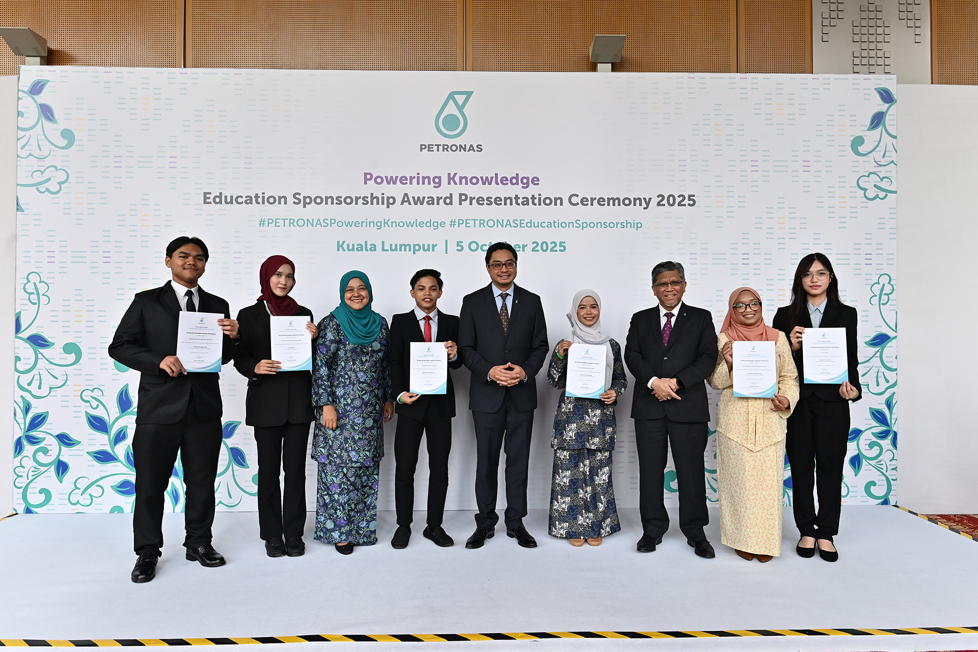 More than 650 SPM 2024 students receive PETRONAS education sponsorships
